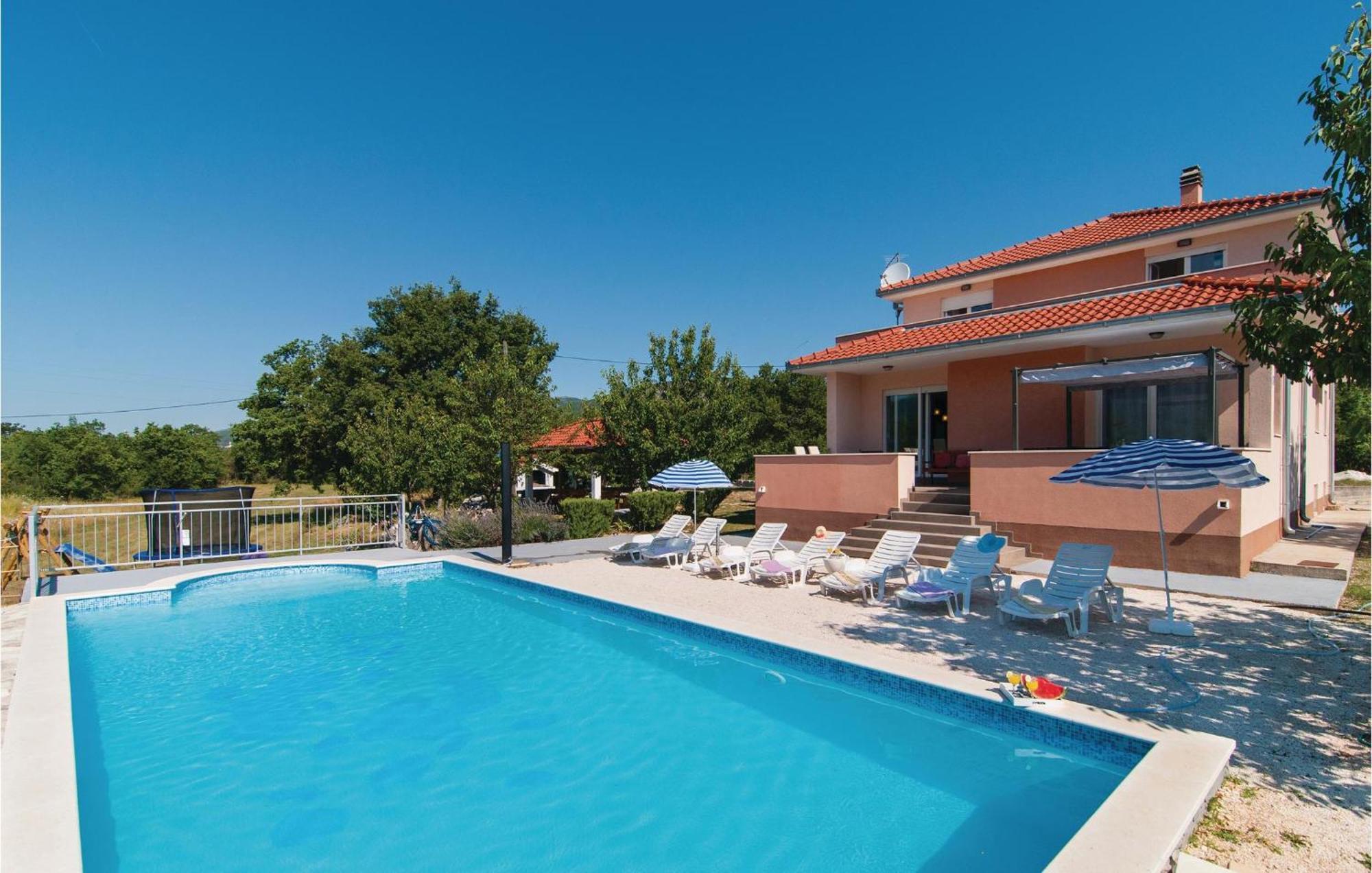 In With Outdoor Swimming Pool Ferienhaus Dugopolje